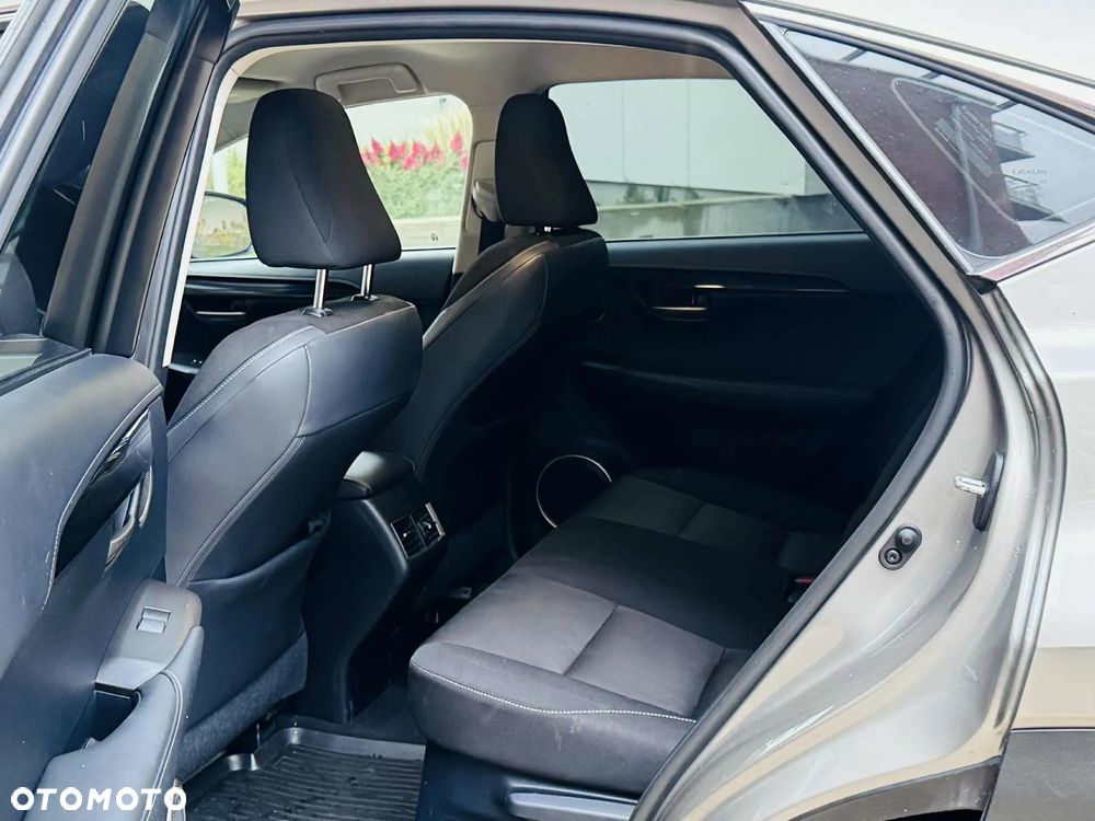 Lexus NX 300h Elite 2WD - 36