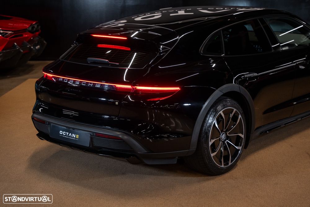 Porsche Taycan Cross Turismo 4 - 8