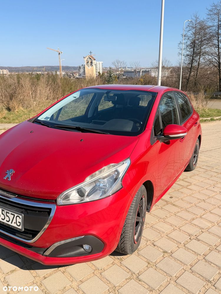 Peugeot 208 - 8