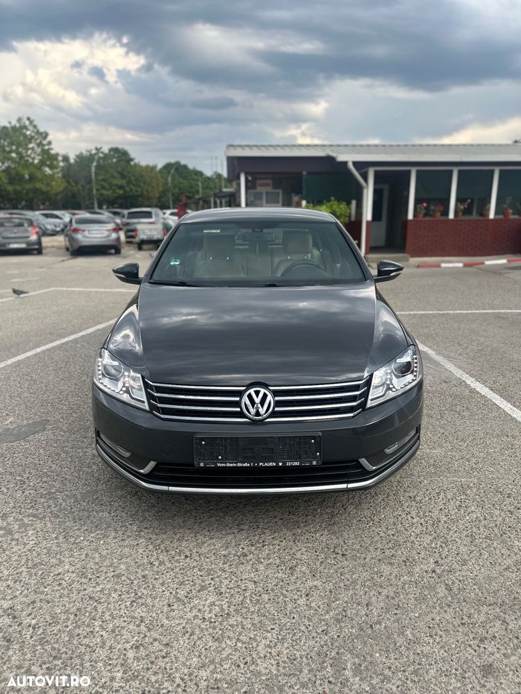 Volkswagen Passat - 1