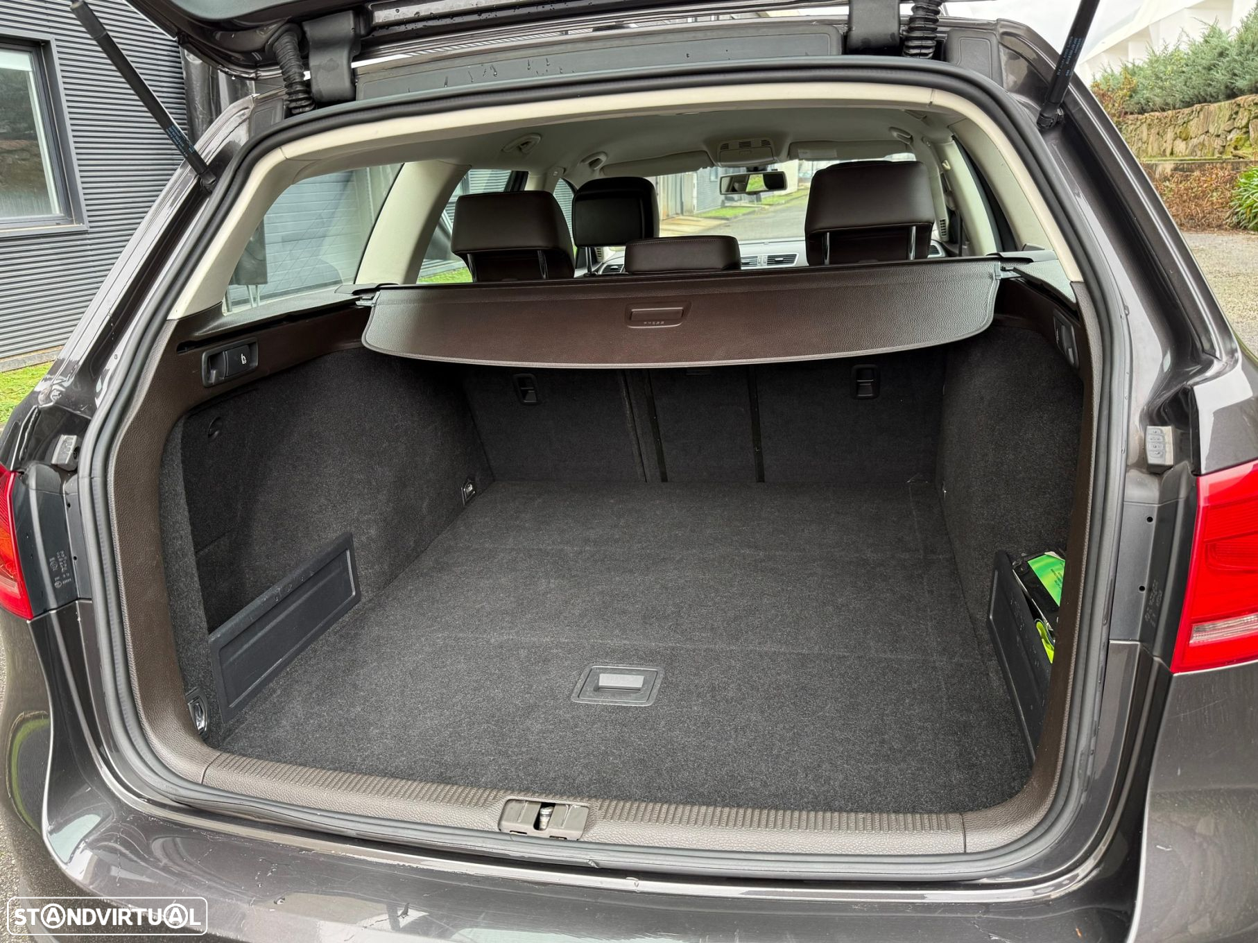VW Passat Variant 1.6 TDI BlueMotion Highline - 23