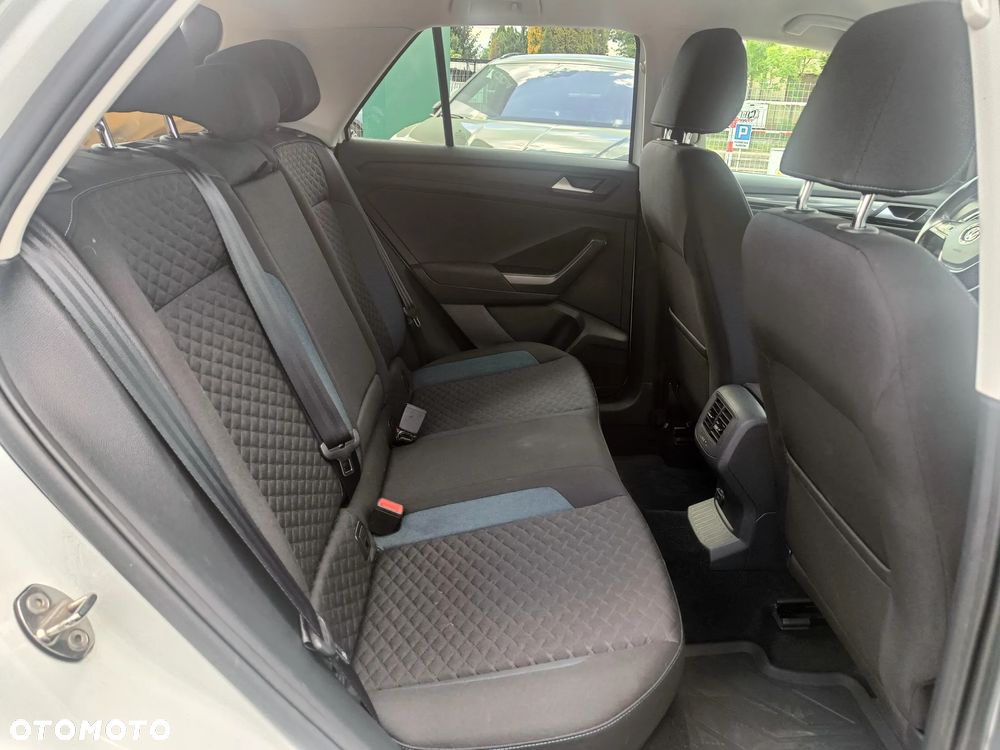 Volkswagen T-Roc - 12