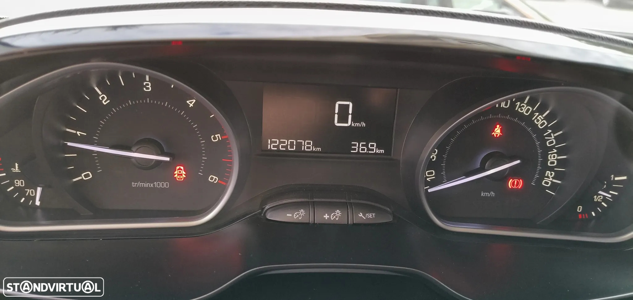 Peugeot 208 1.6 BlueHDi Style - 15