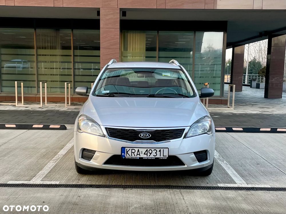 Kia Ceed - 10