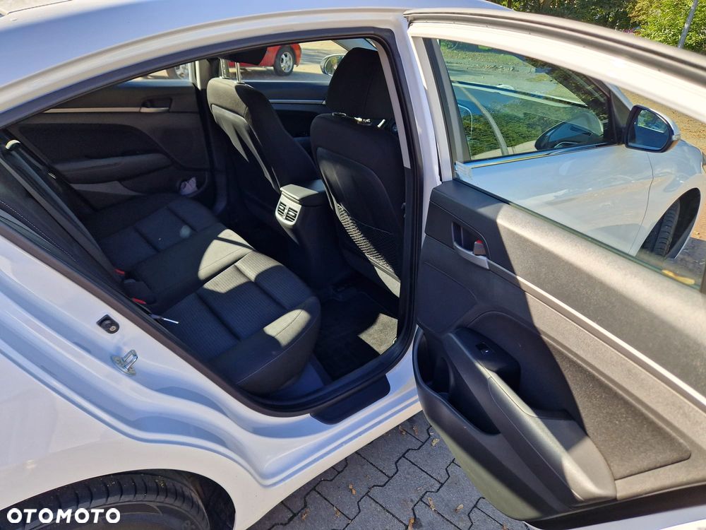Hyundai Elantra 1.6 Comfort - 6
