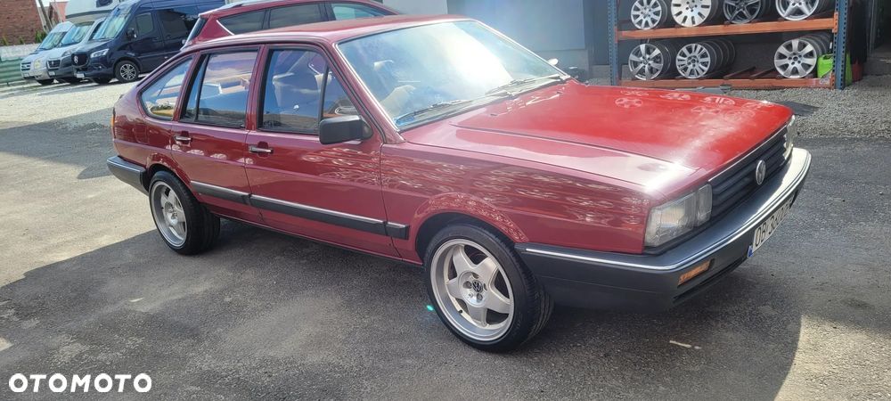 Volkswagen Passat 1.6 GL - 17
