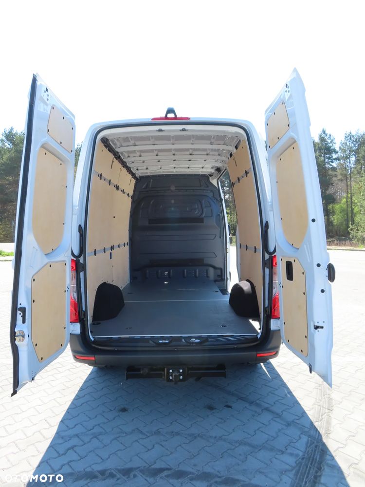 Mercedes-Benz Sprinter 317 CDI 170 KM 9G-Tronic Automat Model 907, L2H2 Furgon Blaszak, Wysoki Dach, 5932 mm Dł, FULL LED, HAK 3500 Kg, Rozstaw Osi 3665 mm, Ładowność 1174 Kg, WZMACNIANY,  Stan Wizualny I Techniczny NOWY Tak Jak Z Taśmy Produkcyjnej Gotowy Dostępny OKAZJA POLECAM - 18