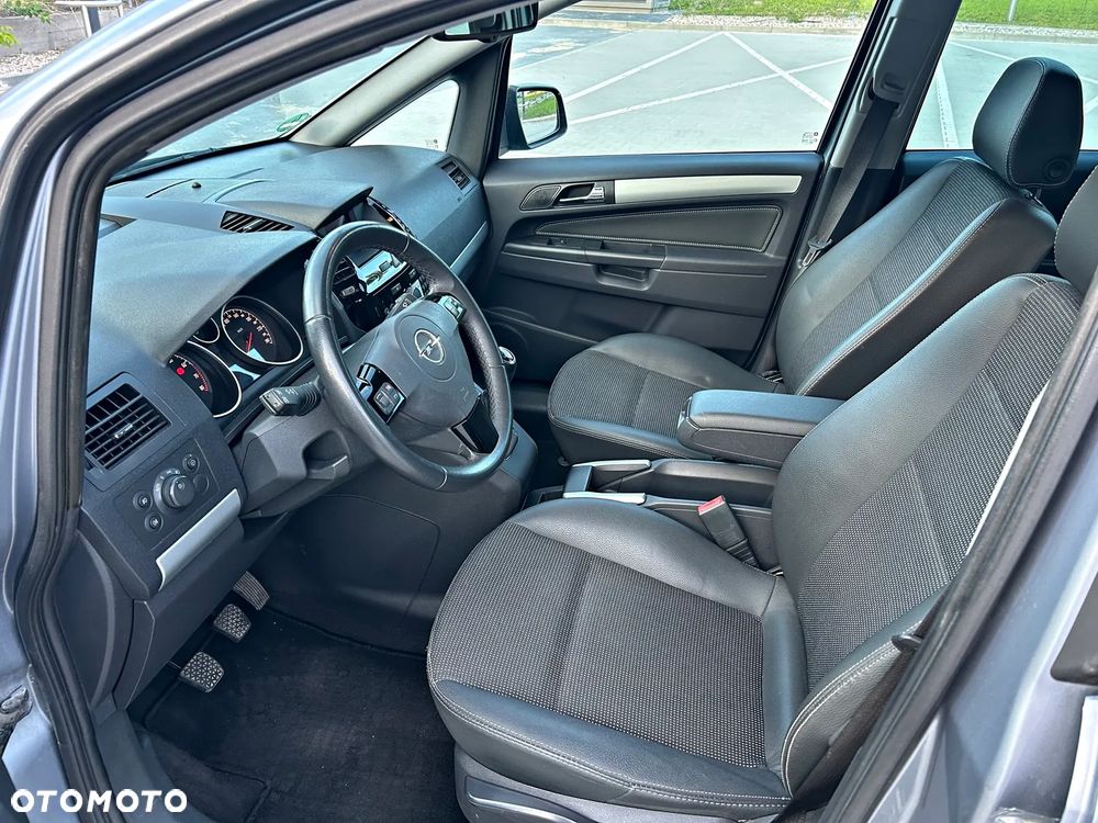 Opel Zafira 1.8 Cosmo - 9