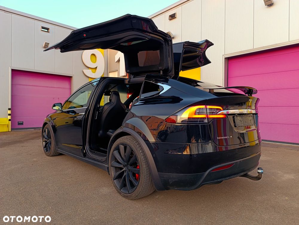 Tesla Model X - 19