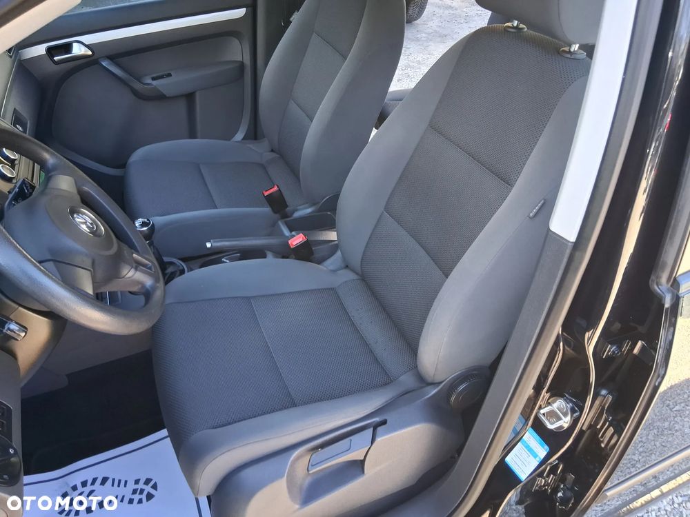 Volkswagen Touran - 11