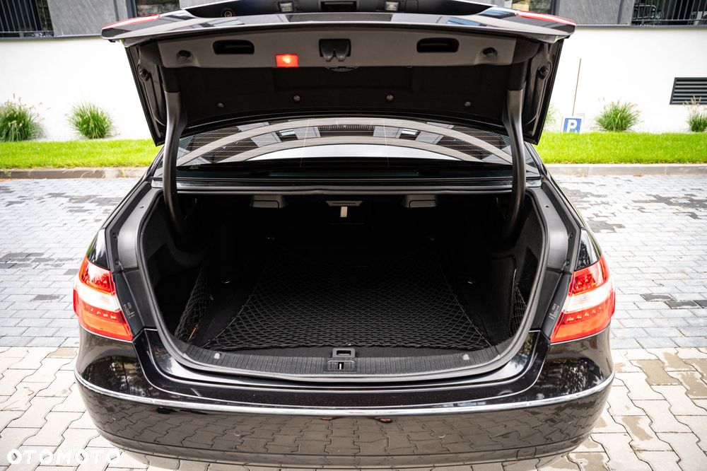 Mercedes-Benz Klasa E 220 CDI DPF BlueEFFICIENCY Automatik Elegance - 21