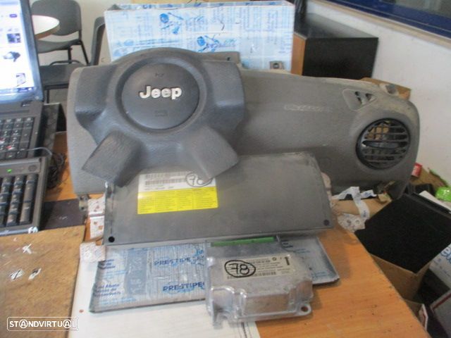 Kit Airbags  P5GR10ZJ8AI  P55315103AF  P5JS061X9AE   5JS061TRMAE   30352716E  P04606999AA   JEEP CHEROKEE KJ 2006 2.8D 165CV 5P DOURADO SEM TABLIER - 1
