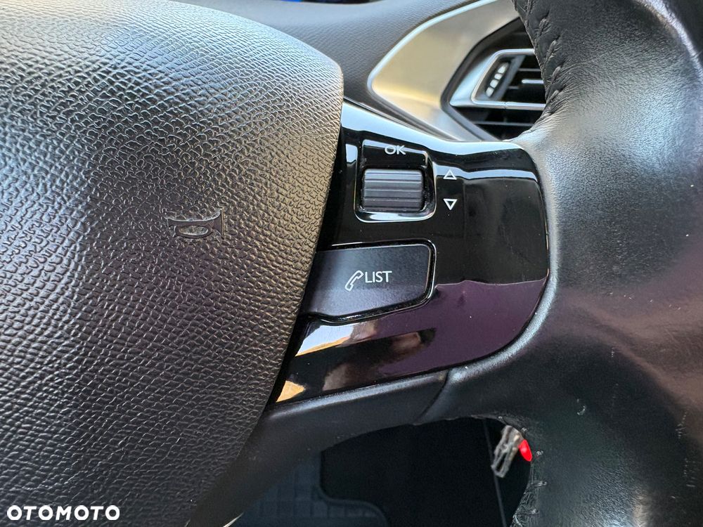 Peugeot 308 1.5 BlueHDi Allure Pack S&S - 15
