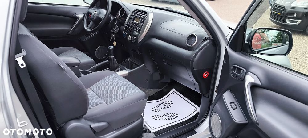 Toyota RAV4 - 8