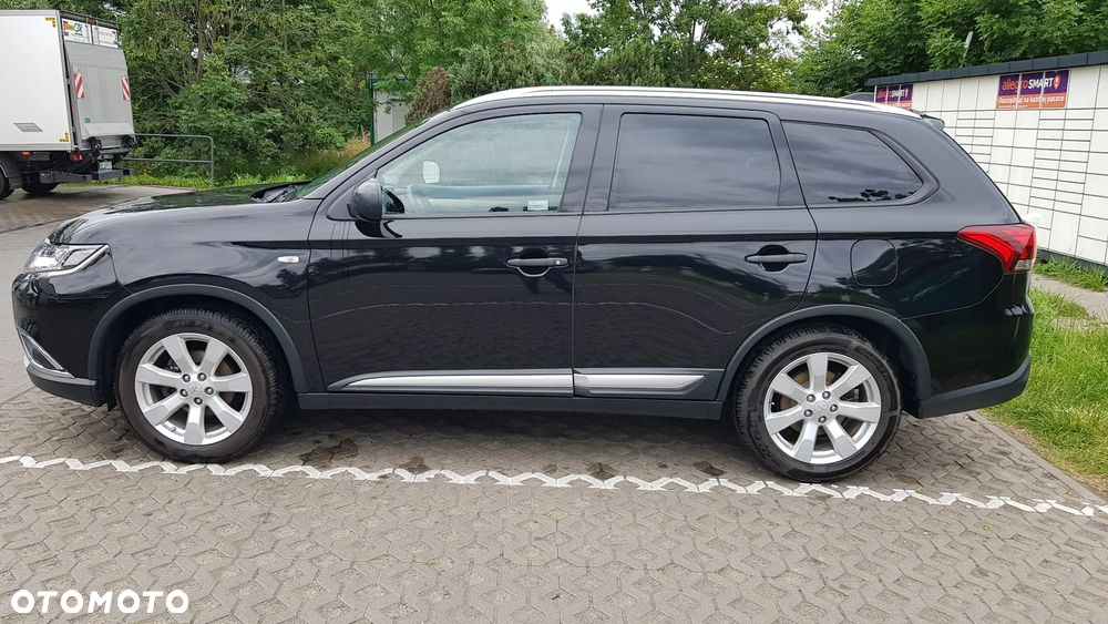 Mitsubishi Outlander 2.0 Invite + 2WD - 4