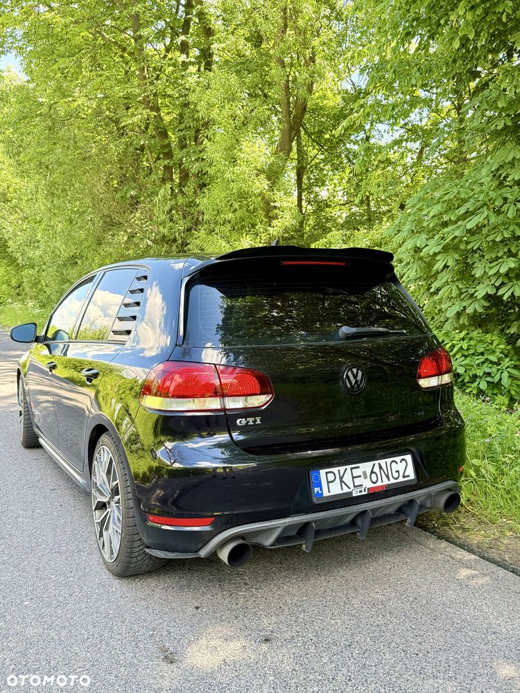 Volkswagen Golf - 1