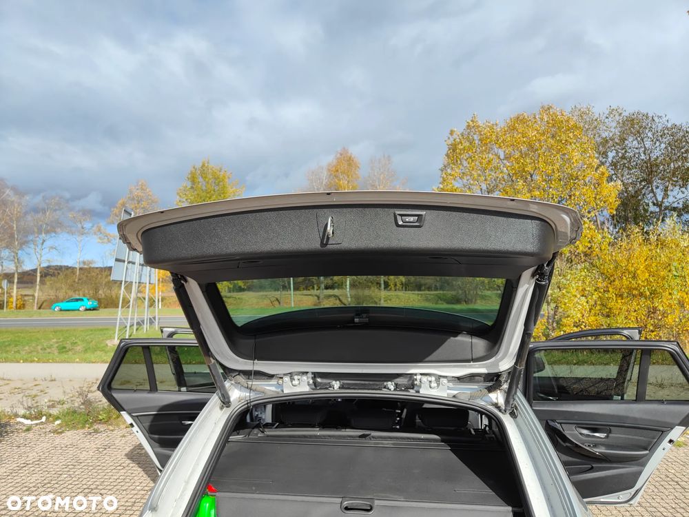 BMW Seria 3 320d DPF Edition Sport - 14