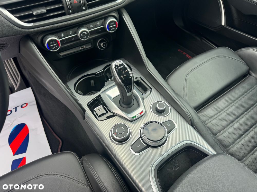 Alfa Romeo Giulia 2.0 Turbo Veloce Q4 - 21