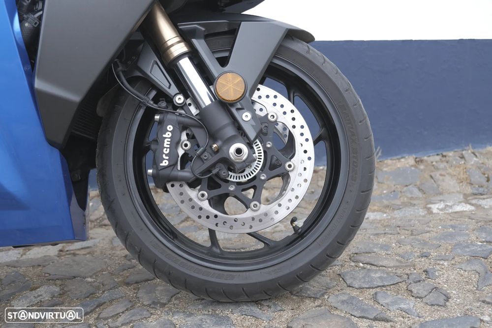 Suzuki GSX 1000 GT - 8