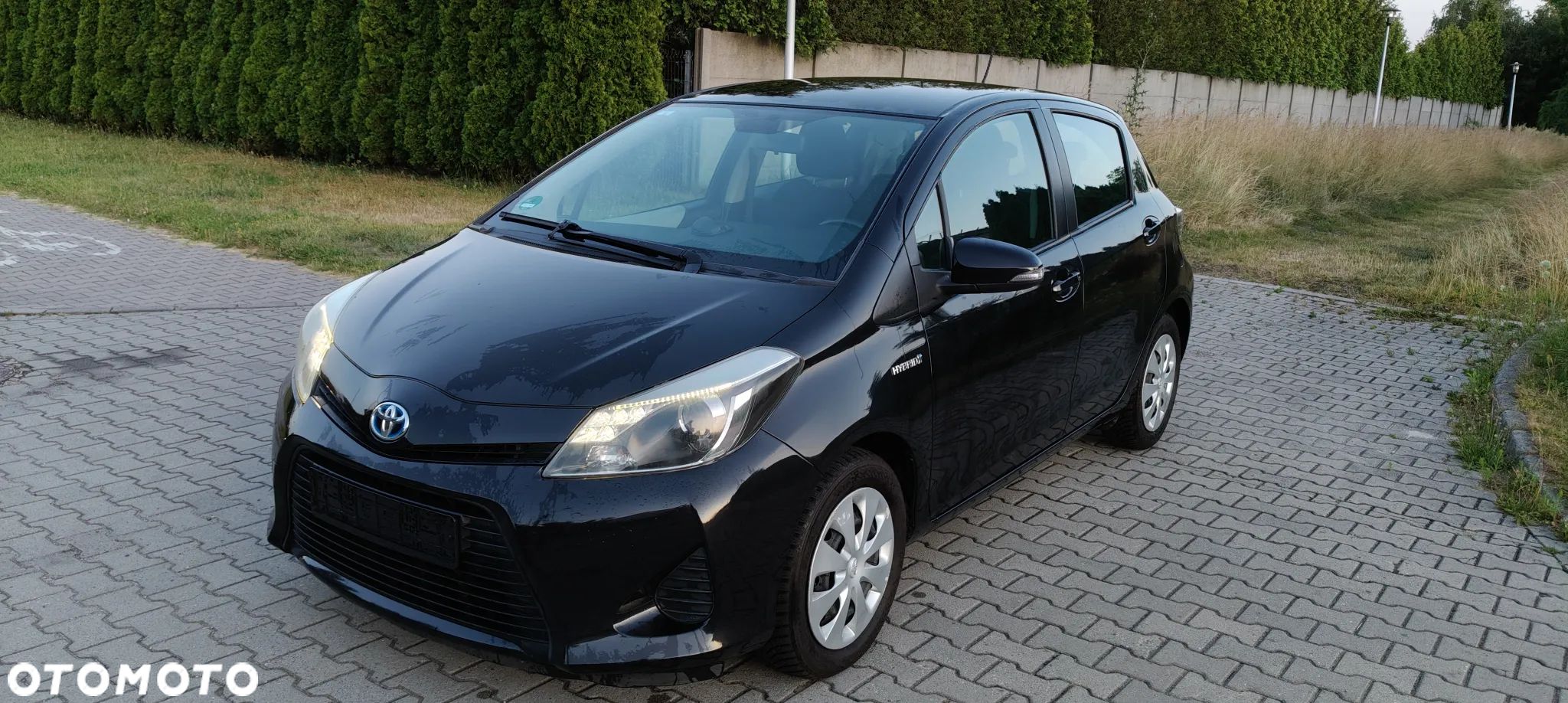 Toyota Yaris Hybrid 100 Dynamic - 1