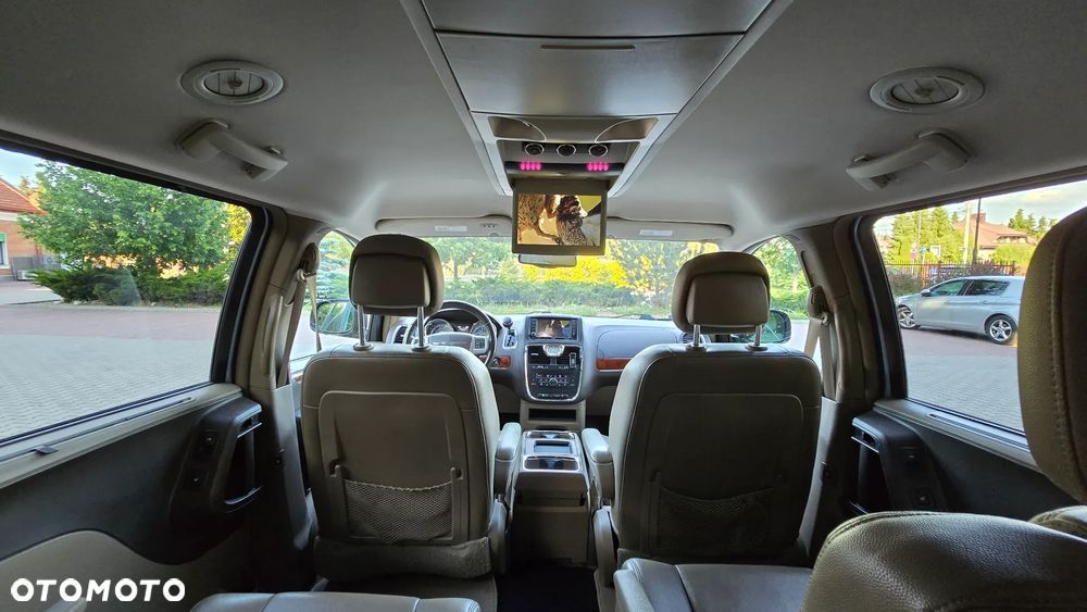 Chrysler Town & Country 3.6 Limited - 14