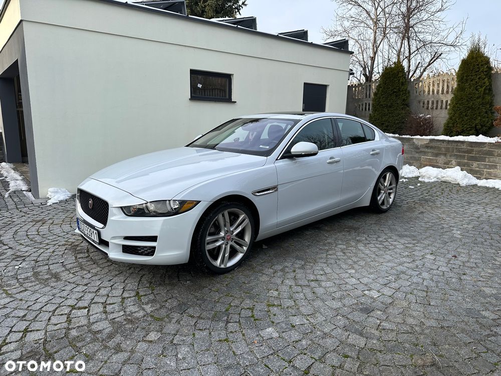 Jaguar XE - 3