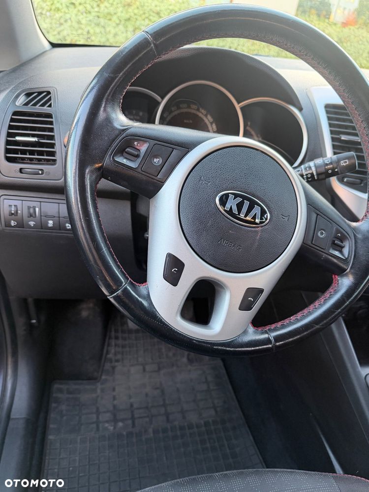 Kia Venga - 17