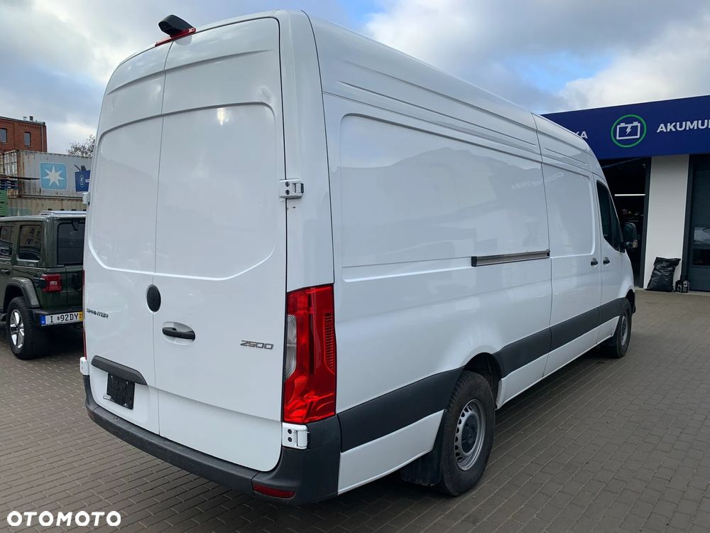 Mercedes-Benz Sprinter - 7