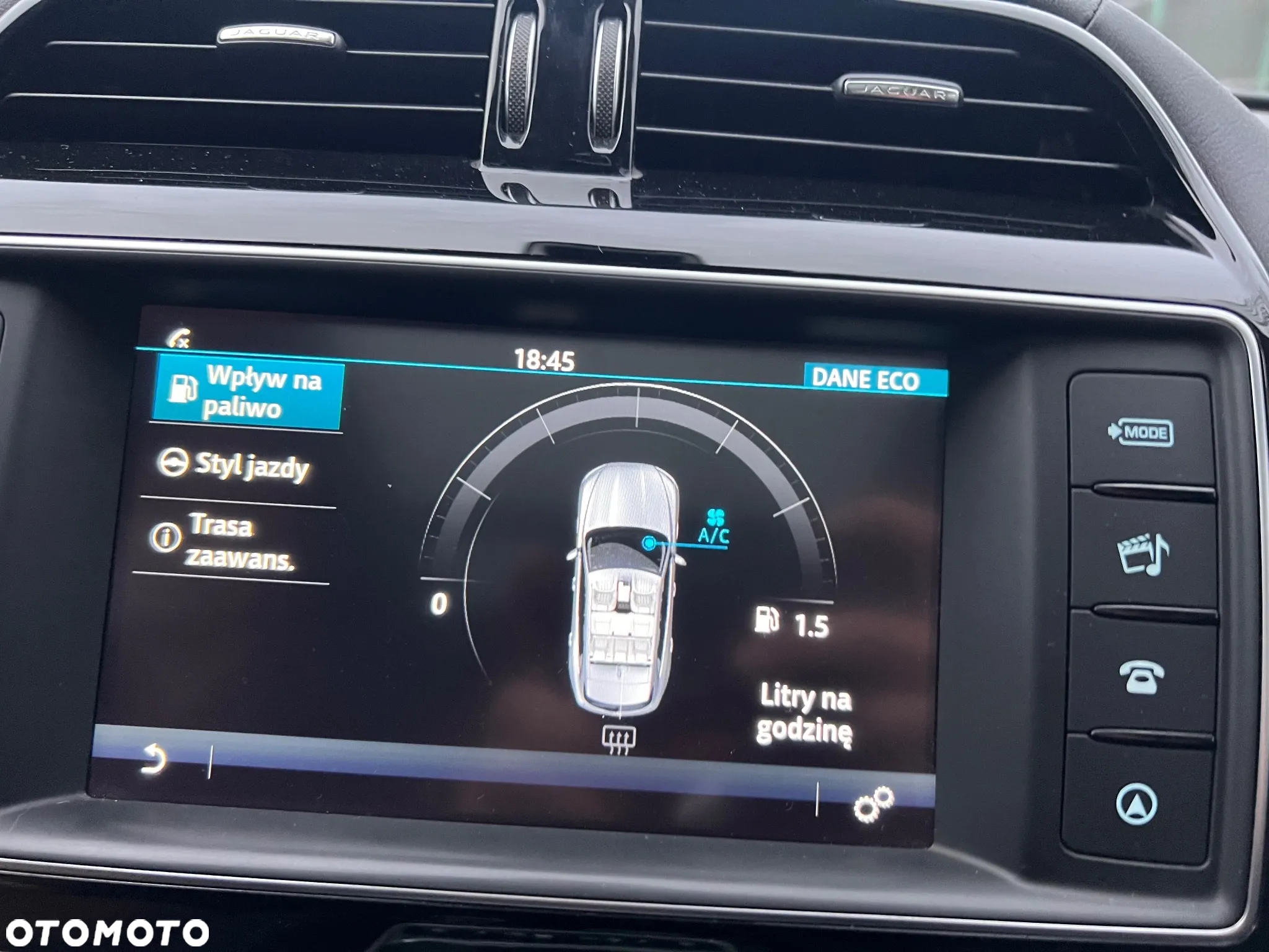 Jaguar F-Pace 25d AWD Portfolio - 8