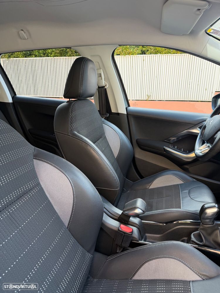 Peugeot 2008 1.2 PureTech Style - 7