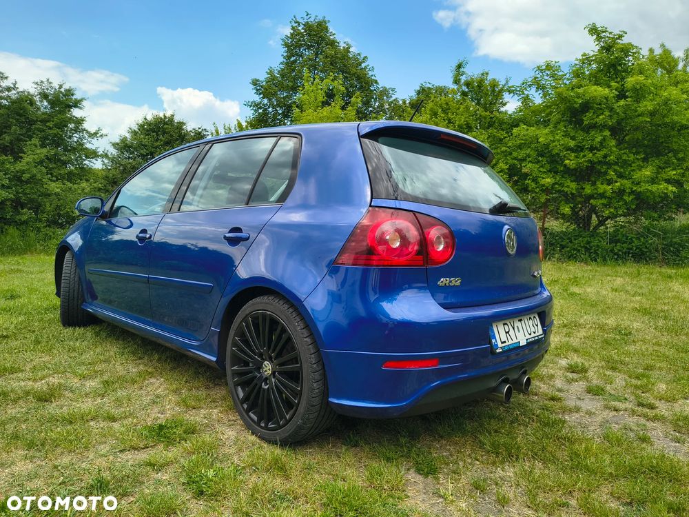 Volkswagen Golf R32 - 9