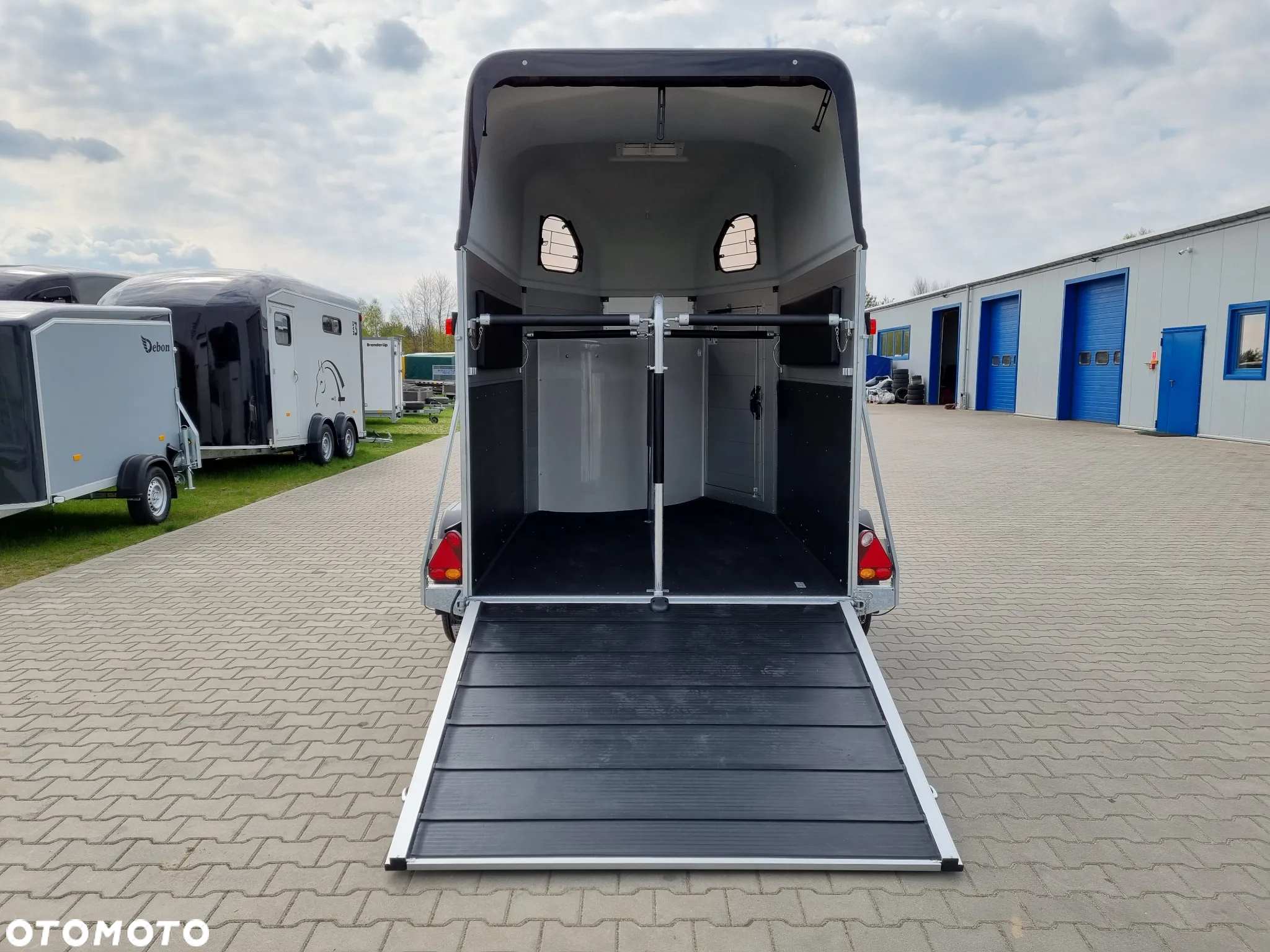 Cheval Liberte Gold First Alu + siodlarnia przyczepa dwukonna - 11
