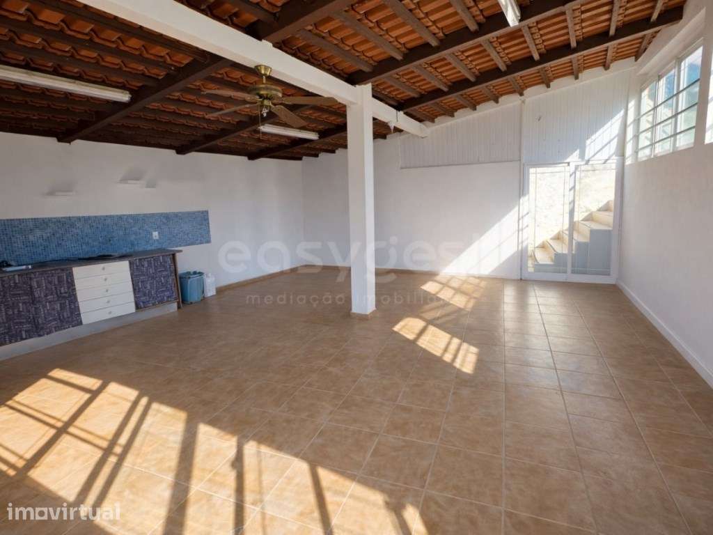 Moradia T4 com piscina e terreno de 900m2 - Quinta da Serralheira -... - Grande imagem: 3/12