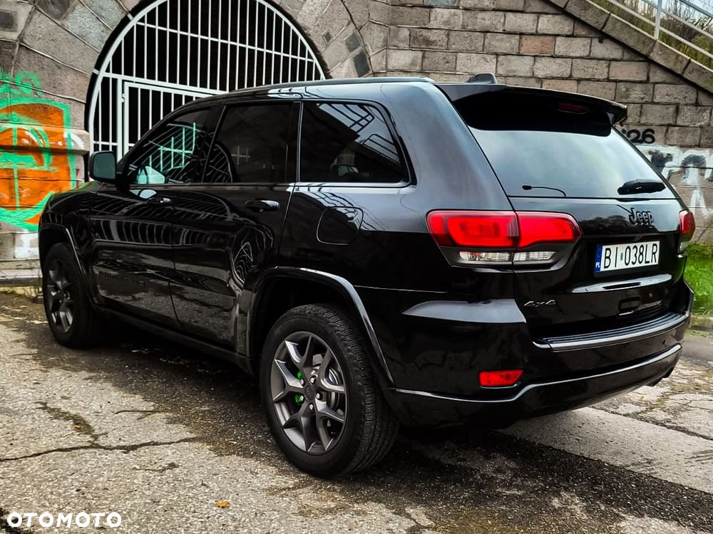 Jeep Grand Cherokee - 12