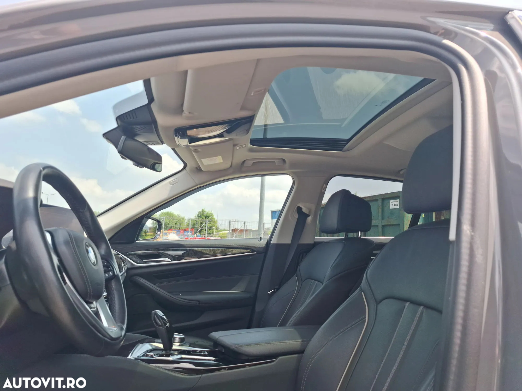 BMW Seria 5 530d xDrive AT MHEV - 33