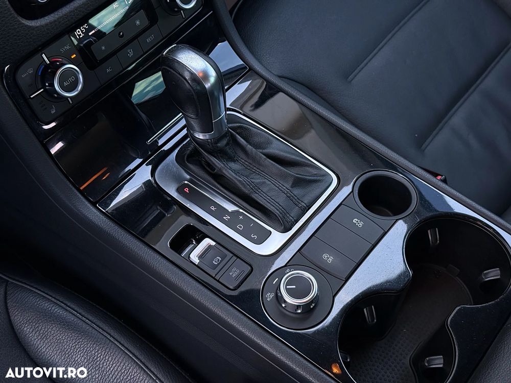 Volkswagen Touareg 3.0 V6 TDI BMT - 27