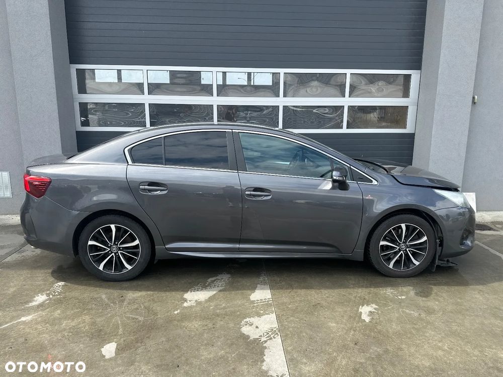 Toyota Avensis 2.0 D-4D Selection - 8