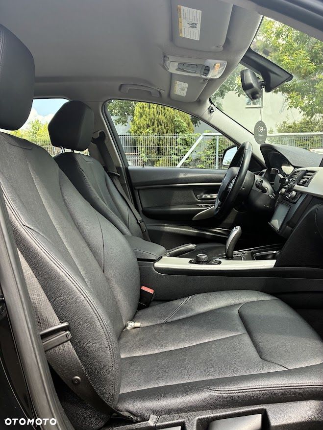 BMW Seria 3 320i - 7