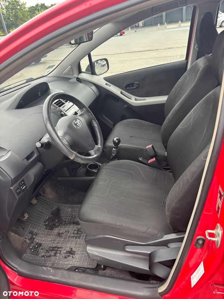 Toyota Yaris - 10