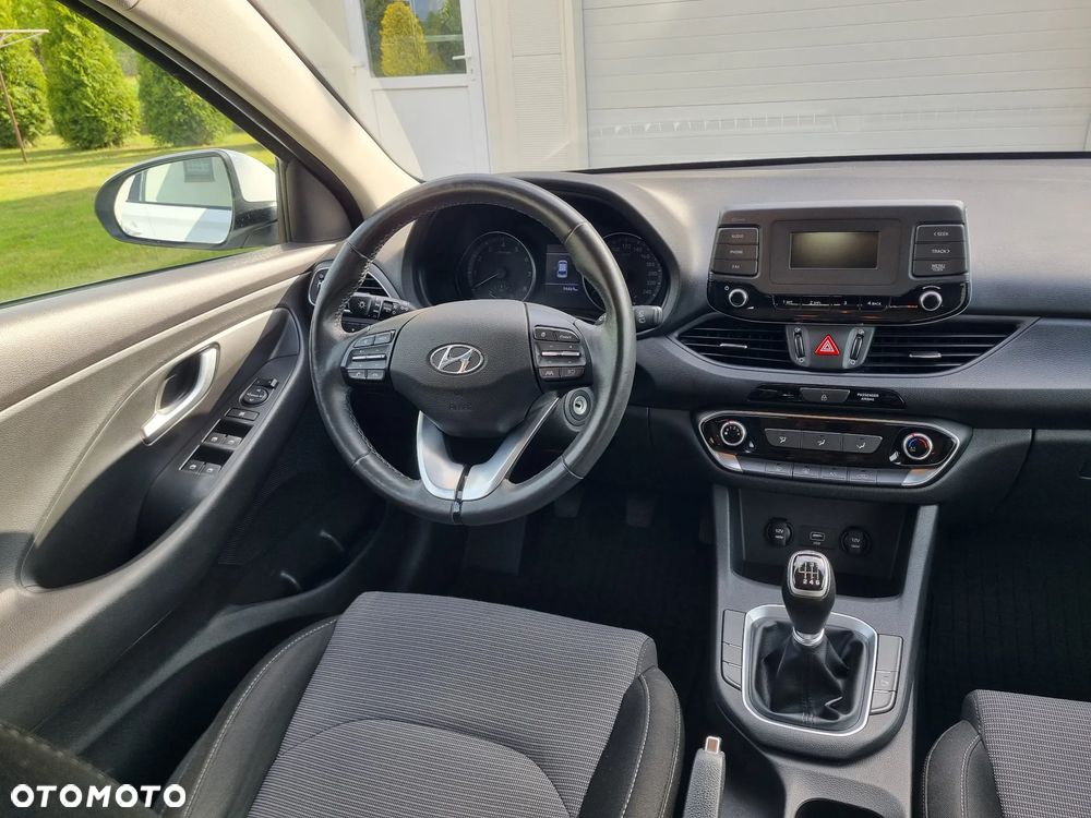 Hyundai i30 1.5 DPI Classic + - 17