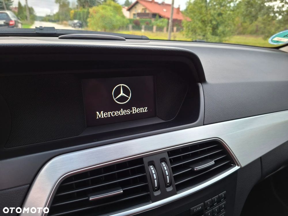 Mercedes-Benz Klasa C 180 BlueEFFICIENCY 7G-TRONIC Avantgarde - 29