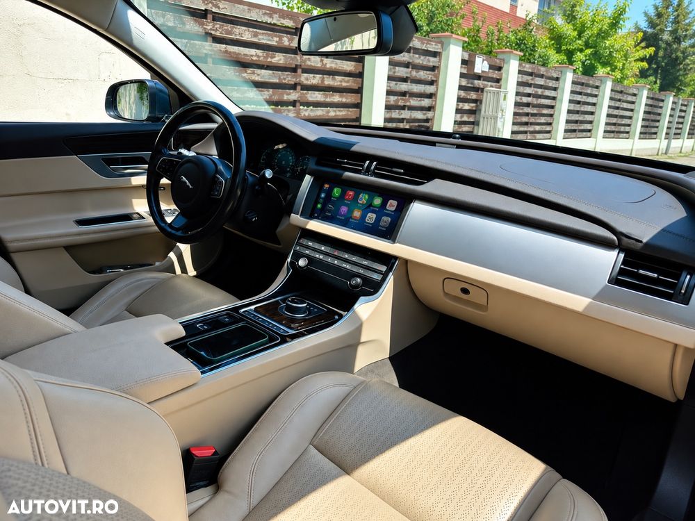 Jaguar XF 20d AWD Portfolio - 9