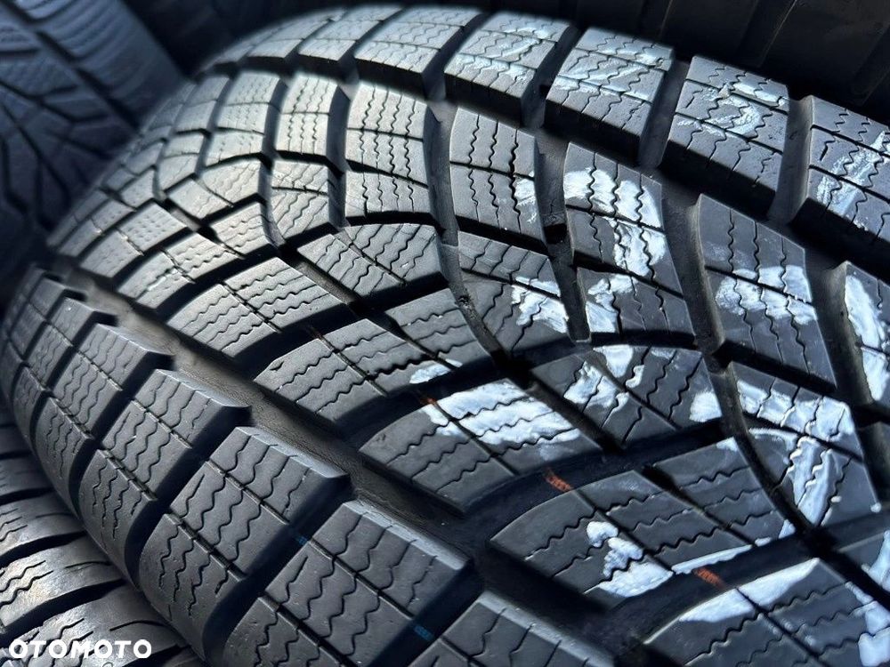225/60r18 Goodyear UltraGrip_7,2mm_2szt_(338) - 3