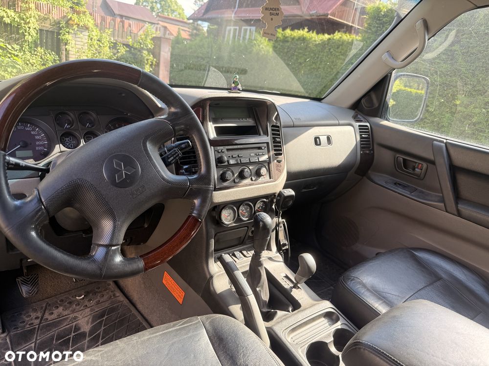 Mitsubishi Pajero - 5