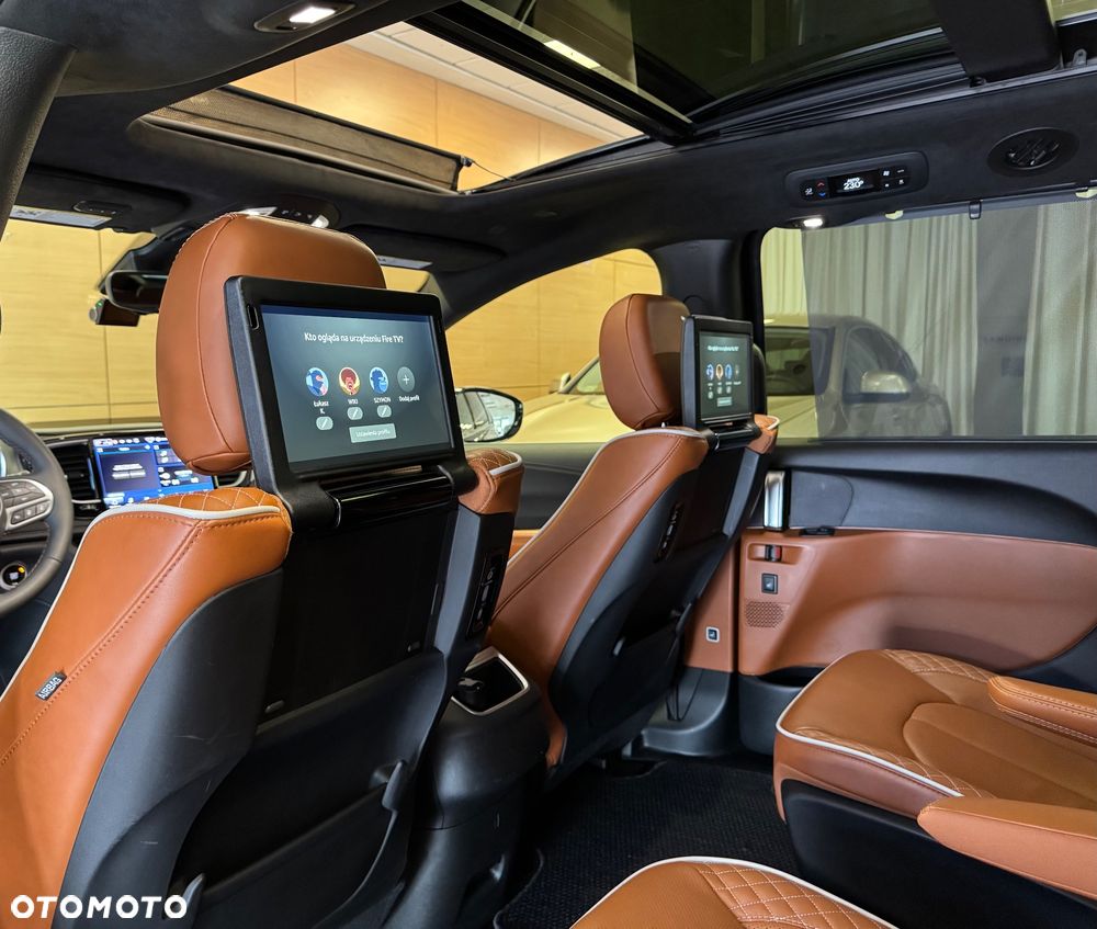 Chrysler Pacifica - 26