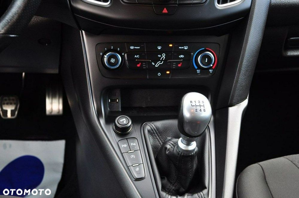 Ford Focus 1.5 EcoBoost STart-Stopp-System ST-LINE - 36