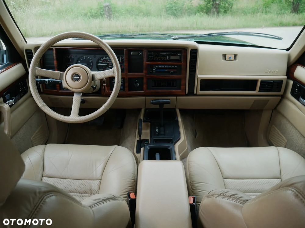 Jeep Cherokee 4.0 Limited - 22