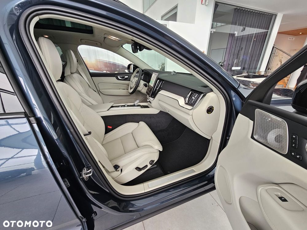 Volvo XC 60 B5 B AWD Ultra Dark - 14