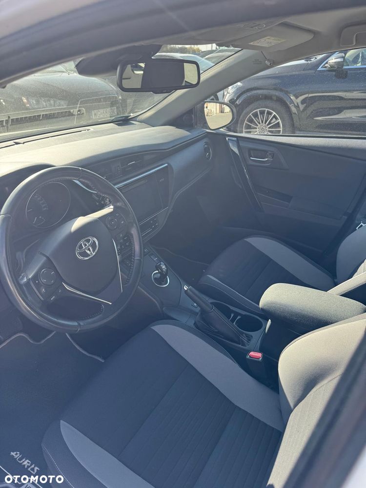 Toyota Auris Hybrid 135 Prestige - 6