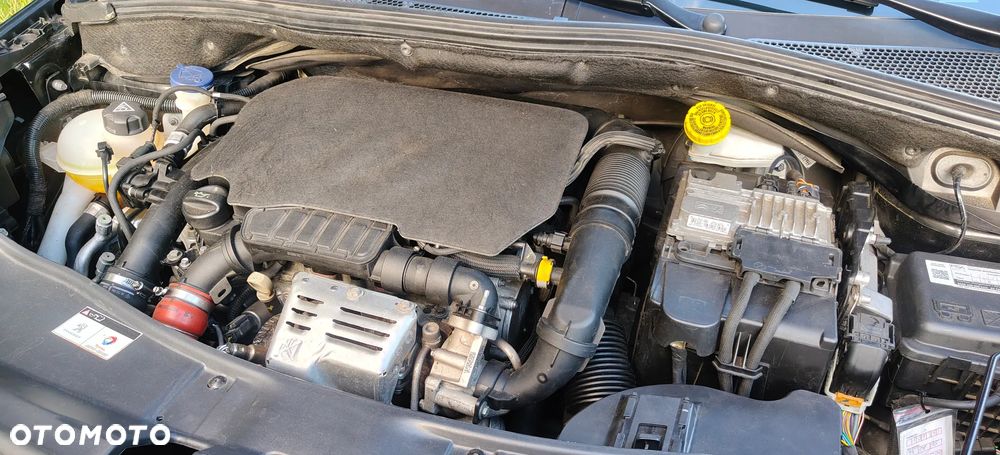 Peugeot 2008 1.2 Pure Tech GPF Allure S&S EAT6 - 21
